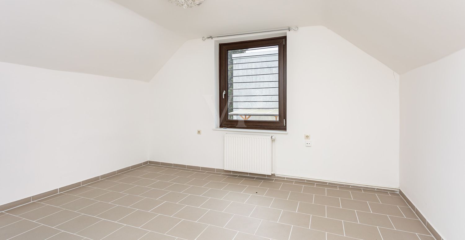 Schlafzimmer eins im Dachgeschoss