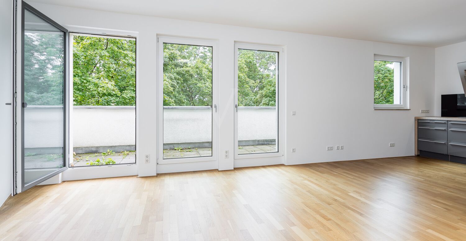 Wohnbereich mit Zugang zur Terrasse