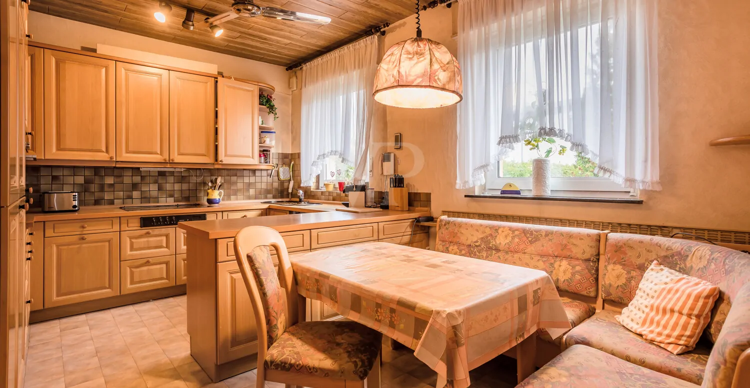 Küche mit Essbereich