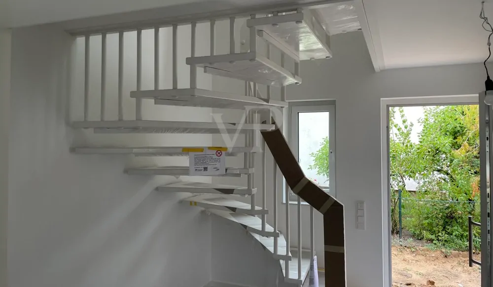 Eingangsbereich mit offenem Treppenhaus