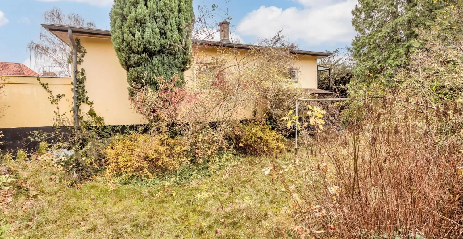 Endlich gefunden - traumhaftes Baugrundstück mit Bungalow und Garage