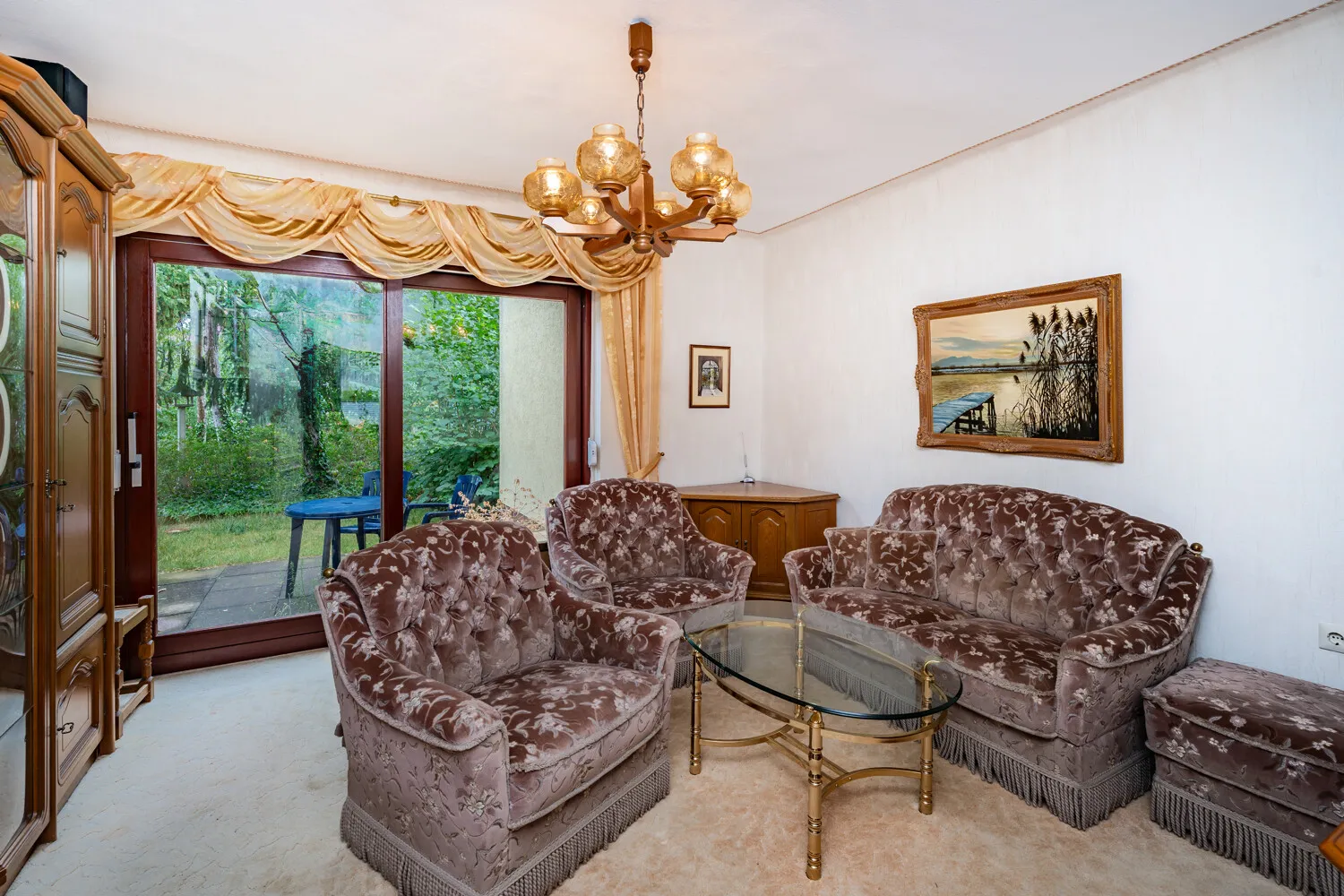 Wohnzimmer mit Zugang zur Terrasse