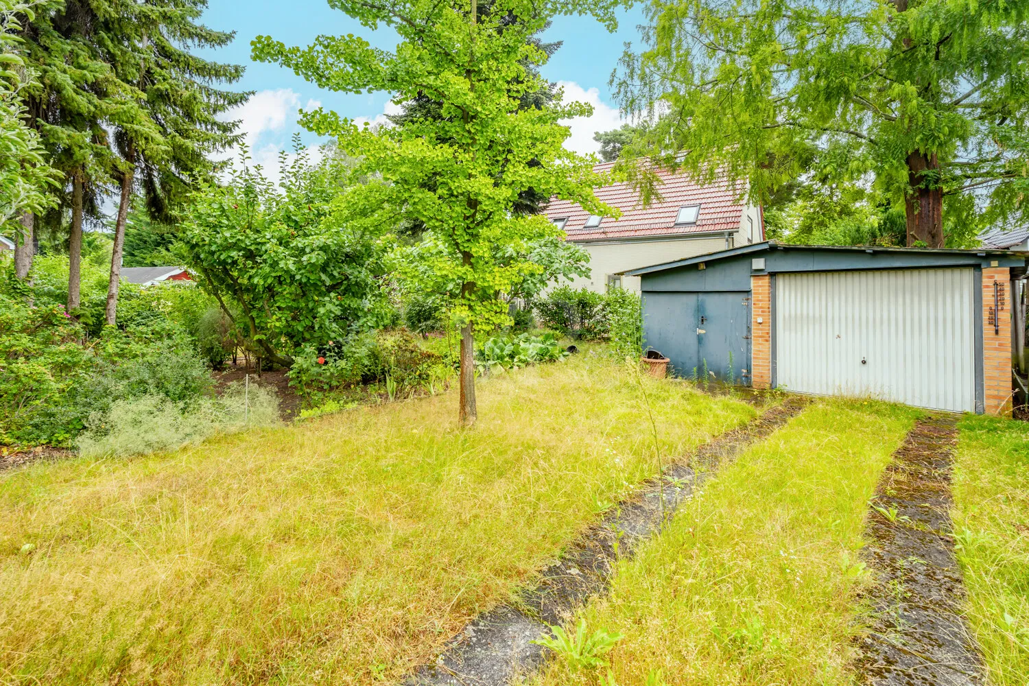 Garage und Gartenhaus