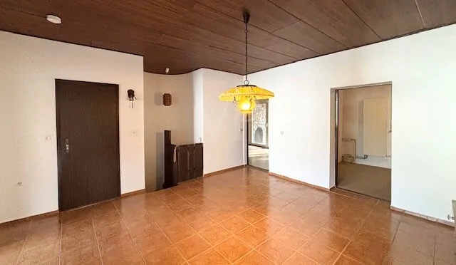 Wohnen Abgang in Keller