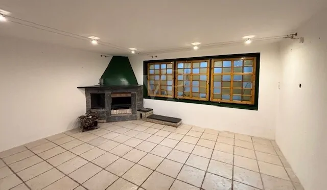 beheizter Hobbyraum mit Kamin