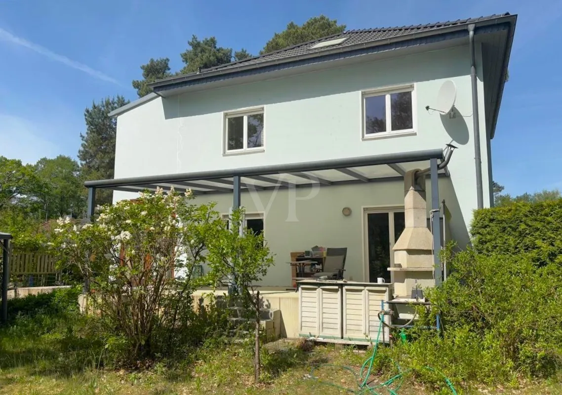 Blick vom Garten - überdachte Terrasse