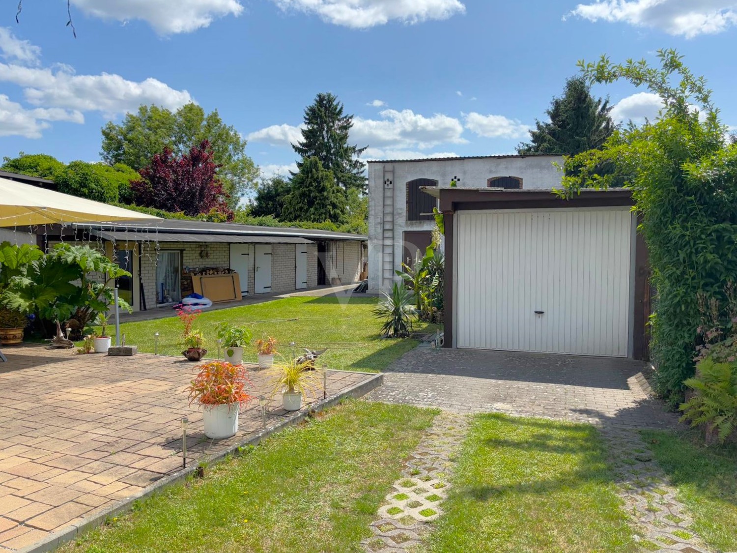 Blick zur Garage