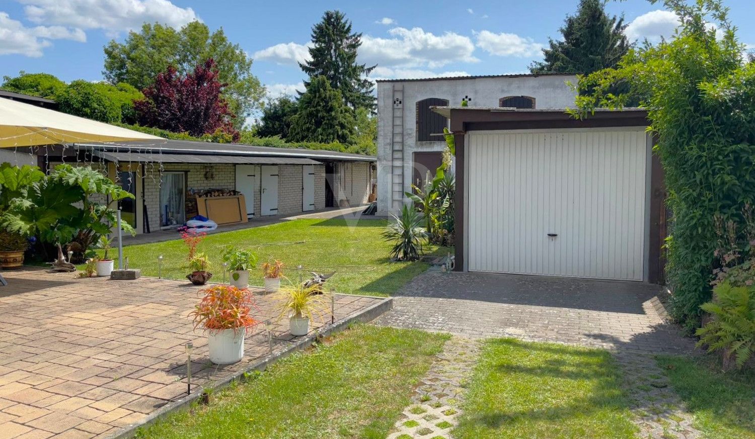 Blick zur Garage