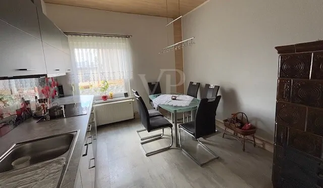 zusätzlicher Kachelofen in der Küche