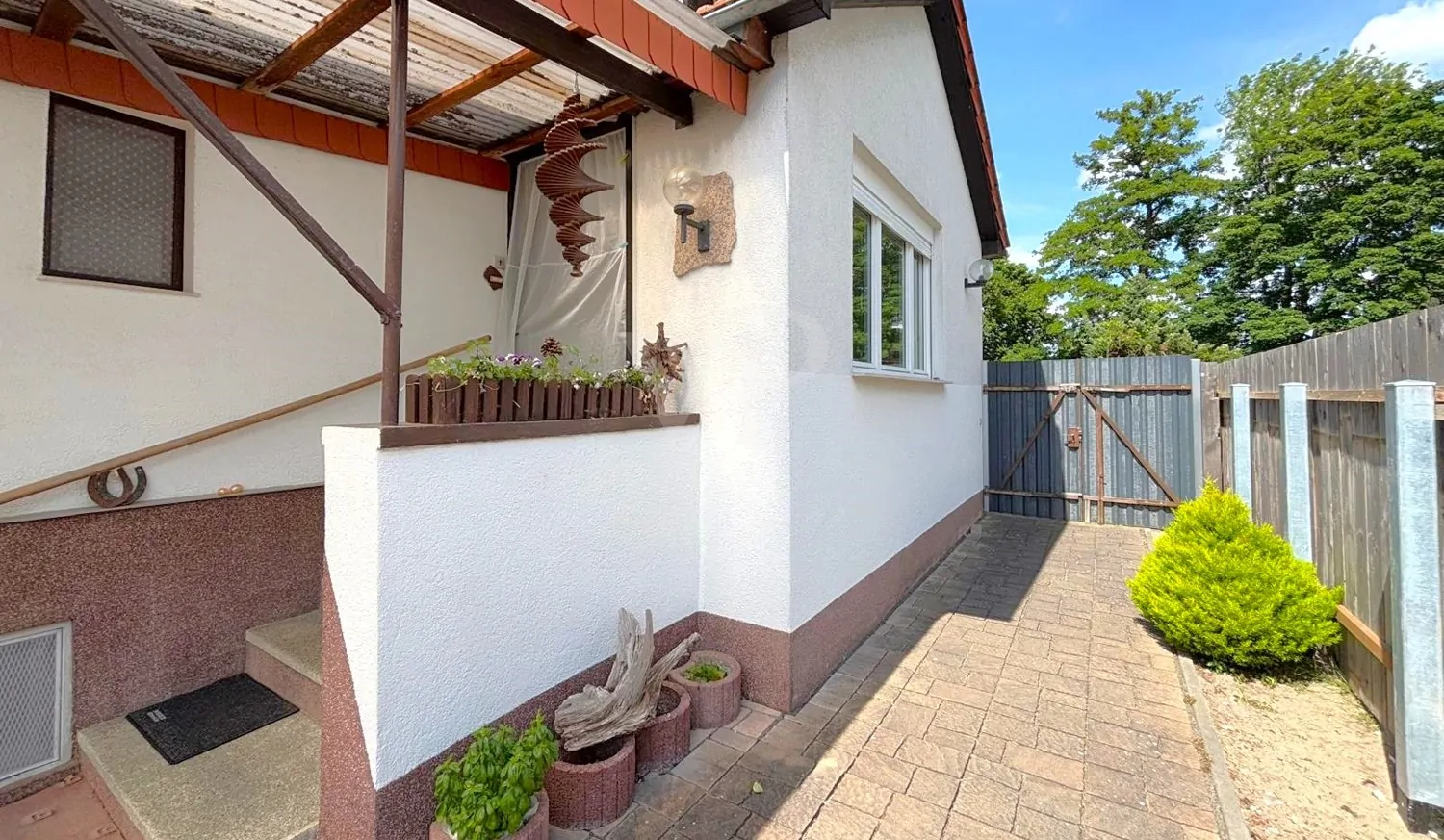 überdachter Hauseingang