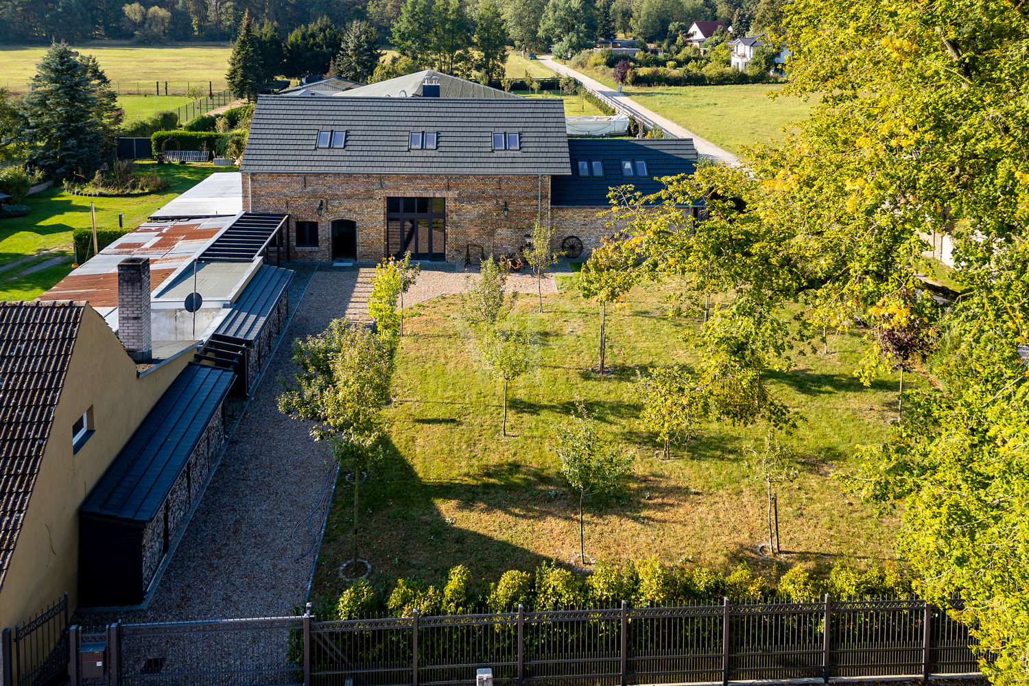 Grundstückszufahrt Haupthaus