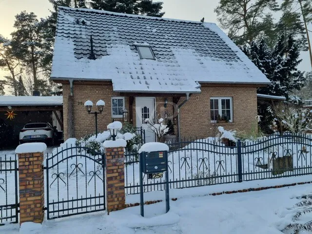 Enjoy autumn - A home to feel good in with a lovingly landscaped outdoor area and garden