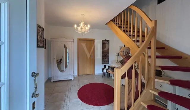 Diele mit Aufgang OG