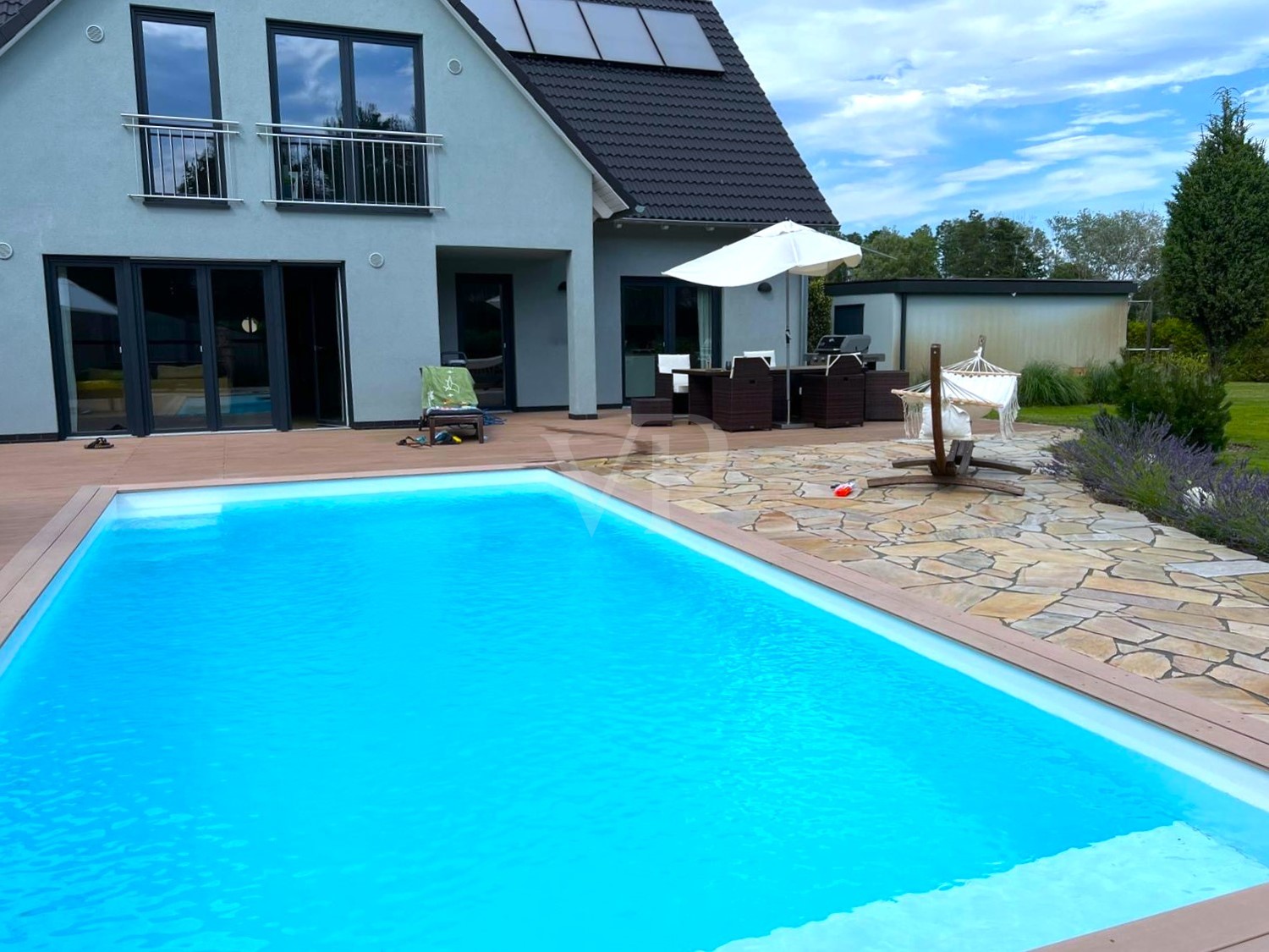 Pool mit Blick zur Terrasse