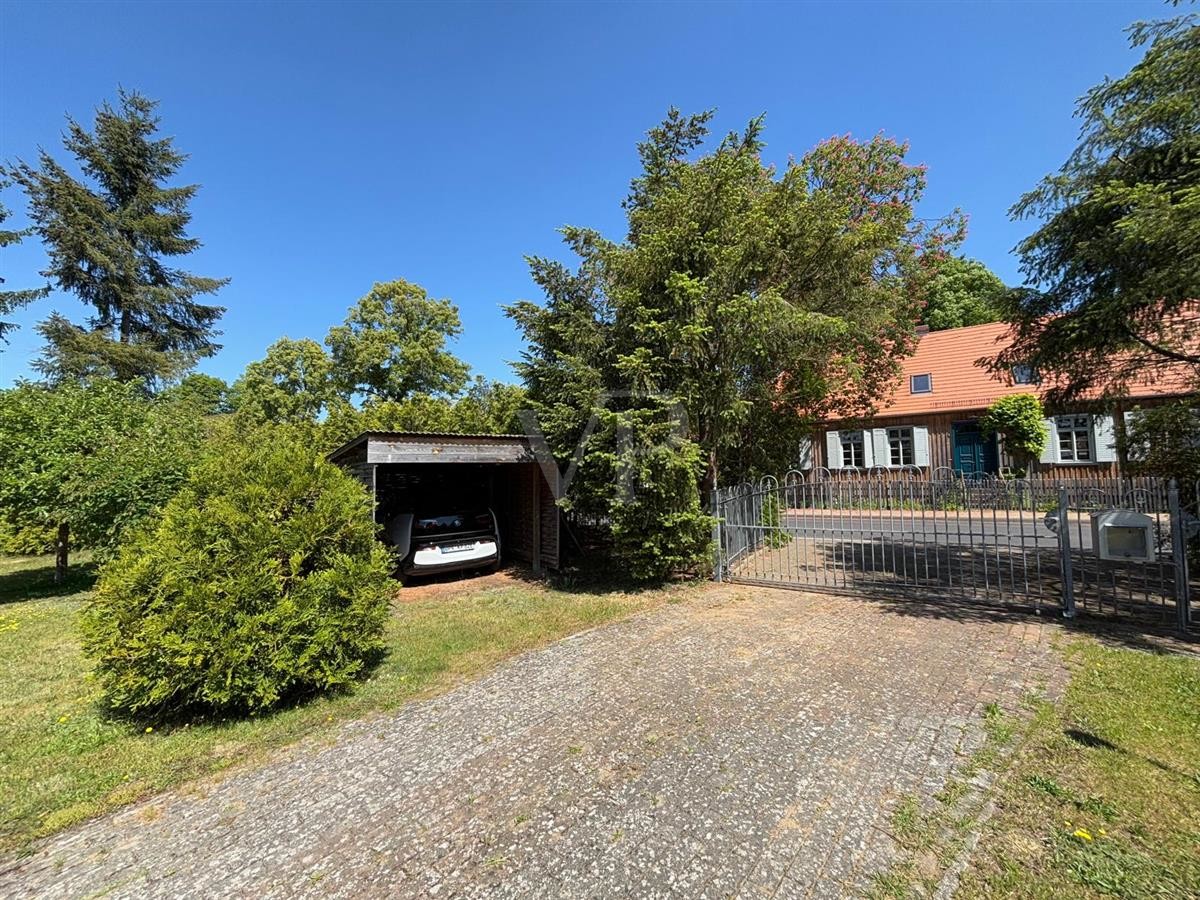 Carport / Ausfahrt