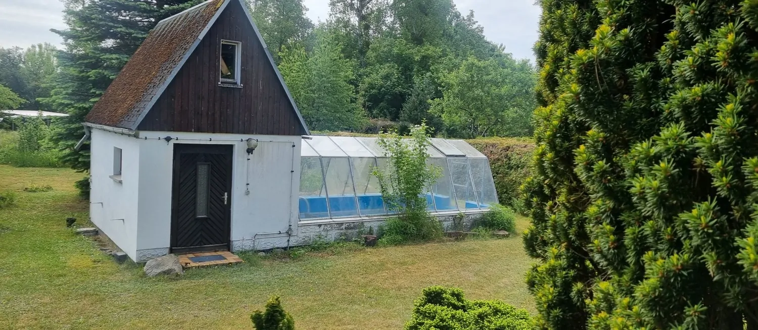 Gartenhaus mit Pool
