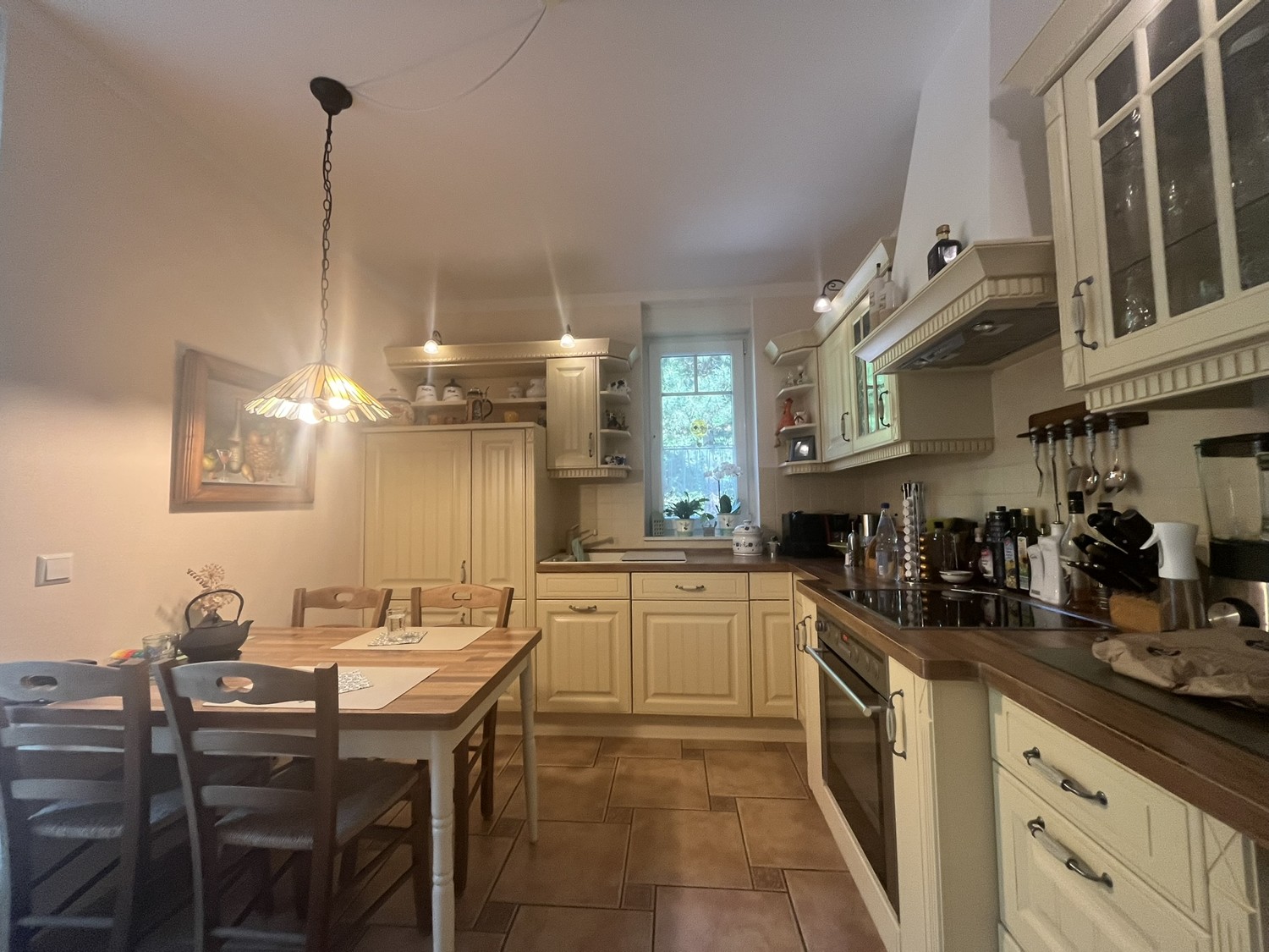 Küche mit Ausgang Terrasse