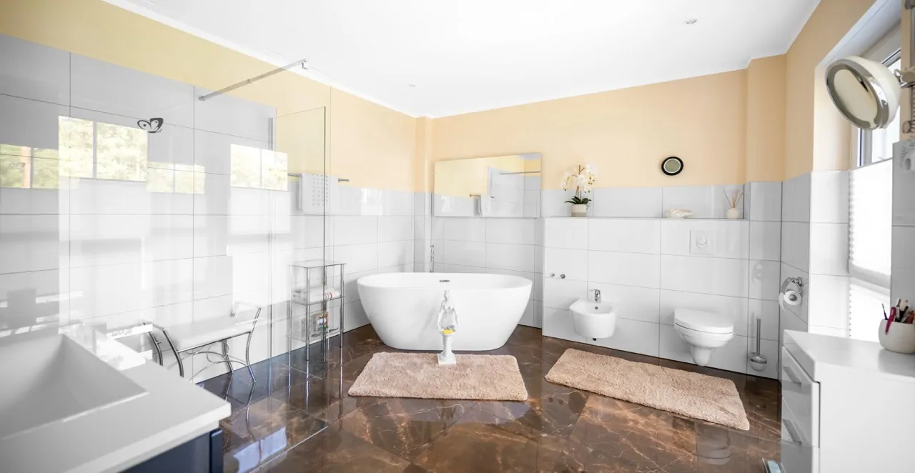 Dusch und Wannenbad OG