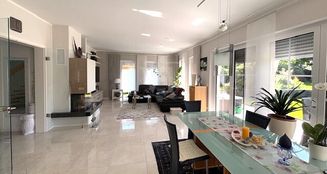 von_poll_real_estate_property_25412026_image_4