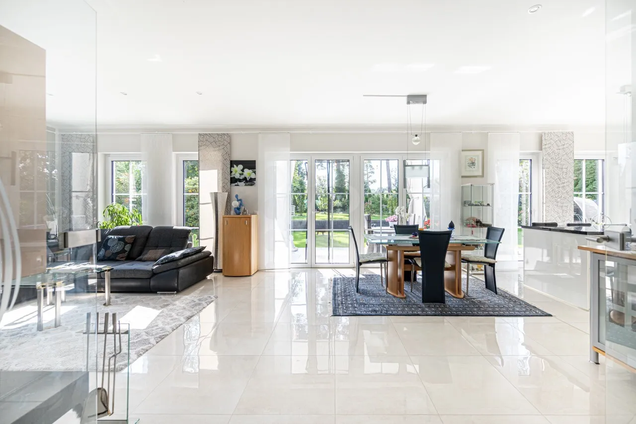 Wohnbereich Blick in Garten Exp