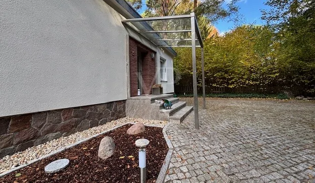 überdachter Hauseingang