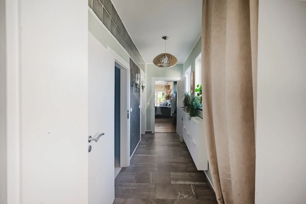 Flur * Bad * Wohnzimmer