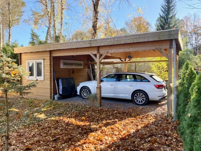 Carport mit Schuppen