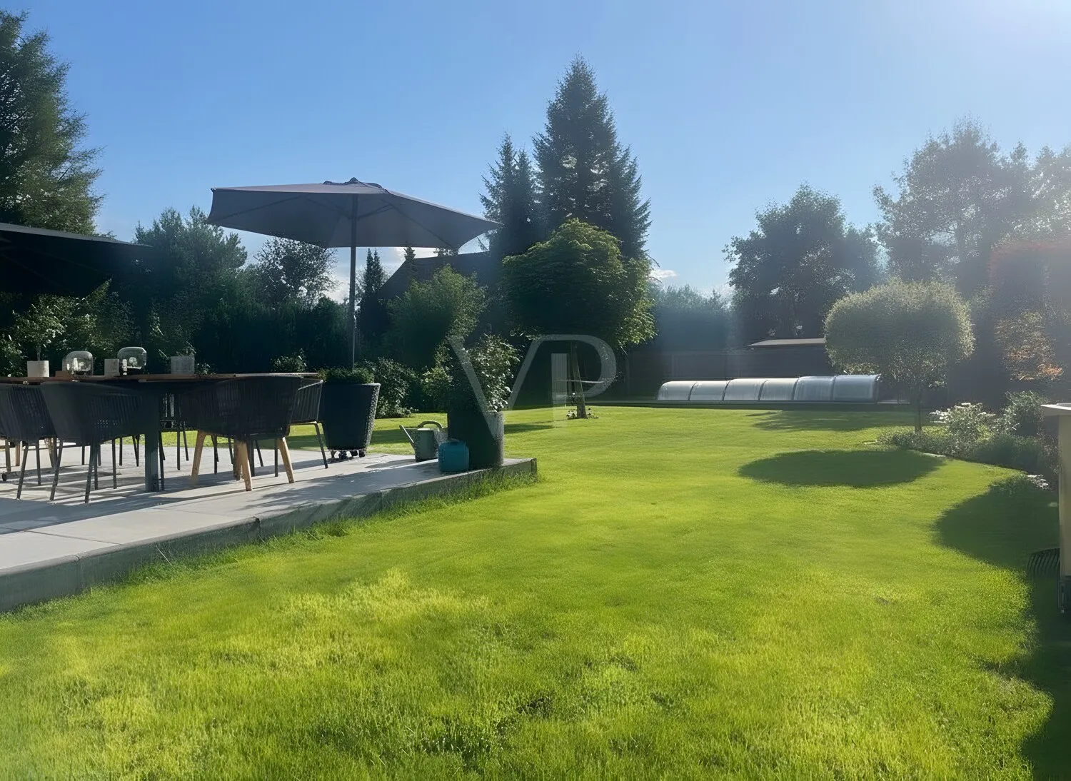 Terrasse / Blick zum Pool