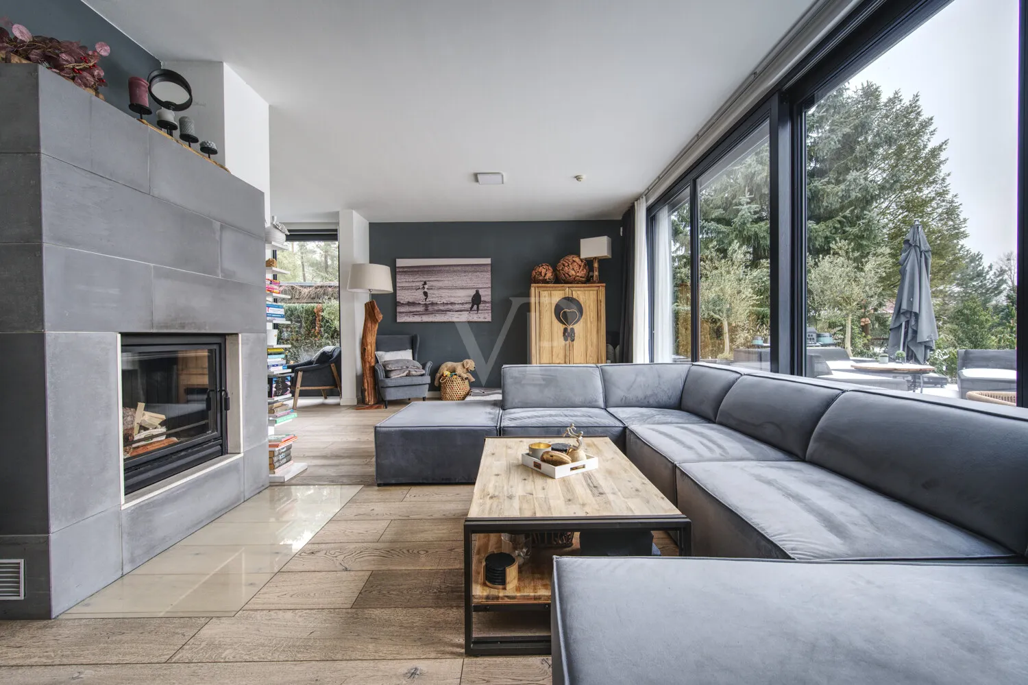 Wohnzimmer mit Kamin