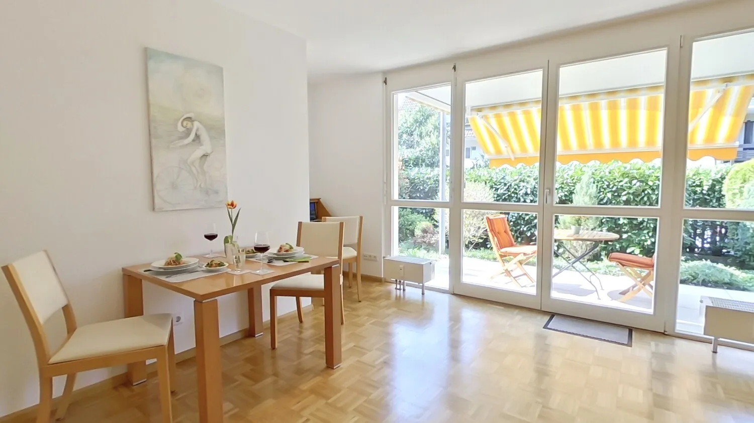 Essplatz mit Homeoffice-Nische