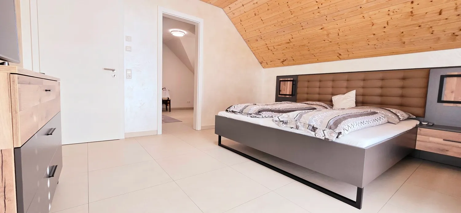 Schlafzimmer & Ankleide