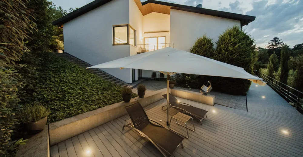 Ost-Ansicht bei Nacht