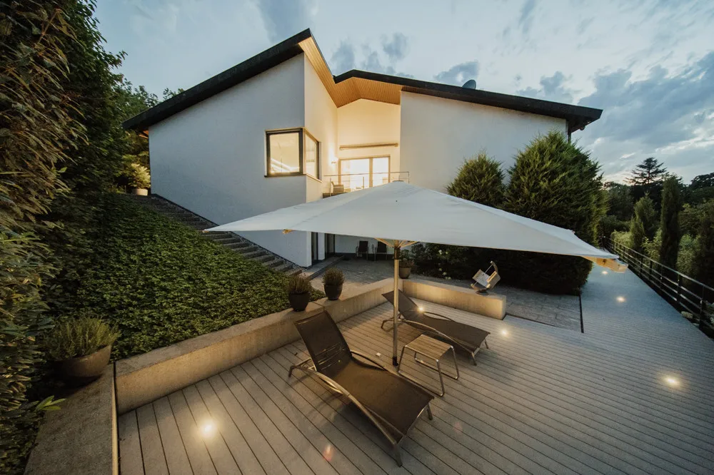 Ost-Ansicht bei Nacht