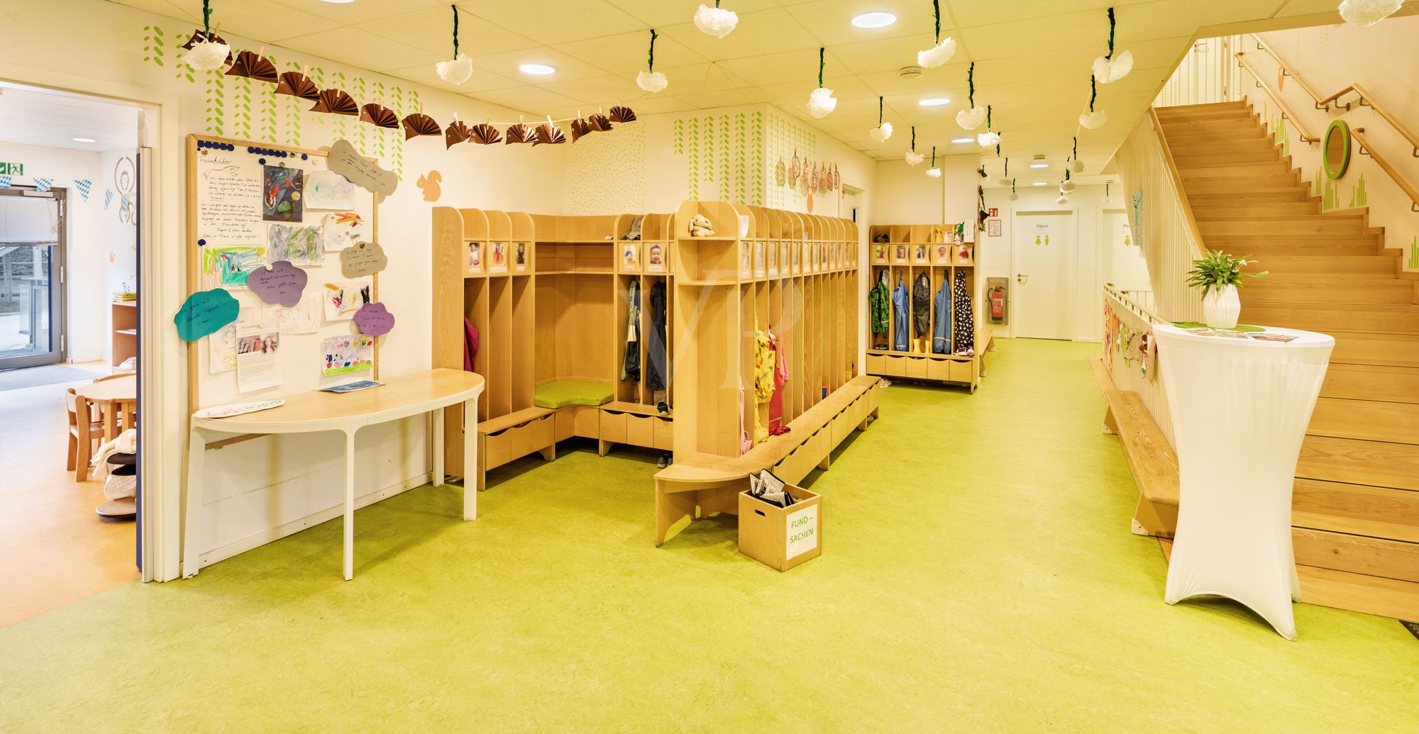 Flur + Garderobe EG