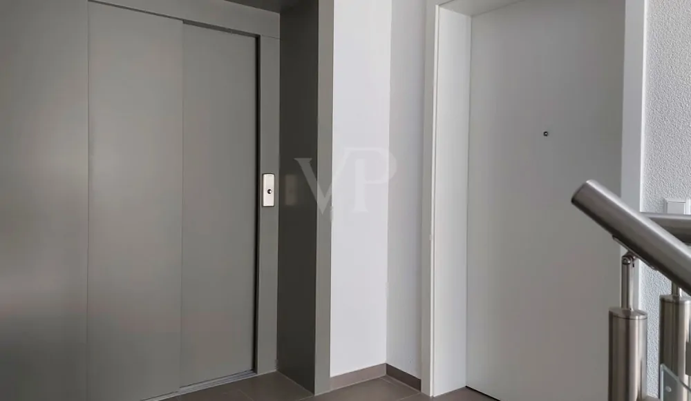 Treppenhaus / Fahrstuhl