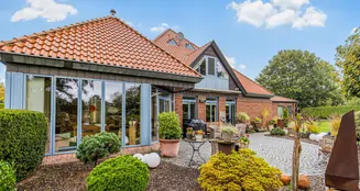 von_poll_real_estate_property_25053136_image_0