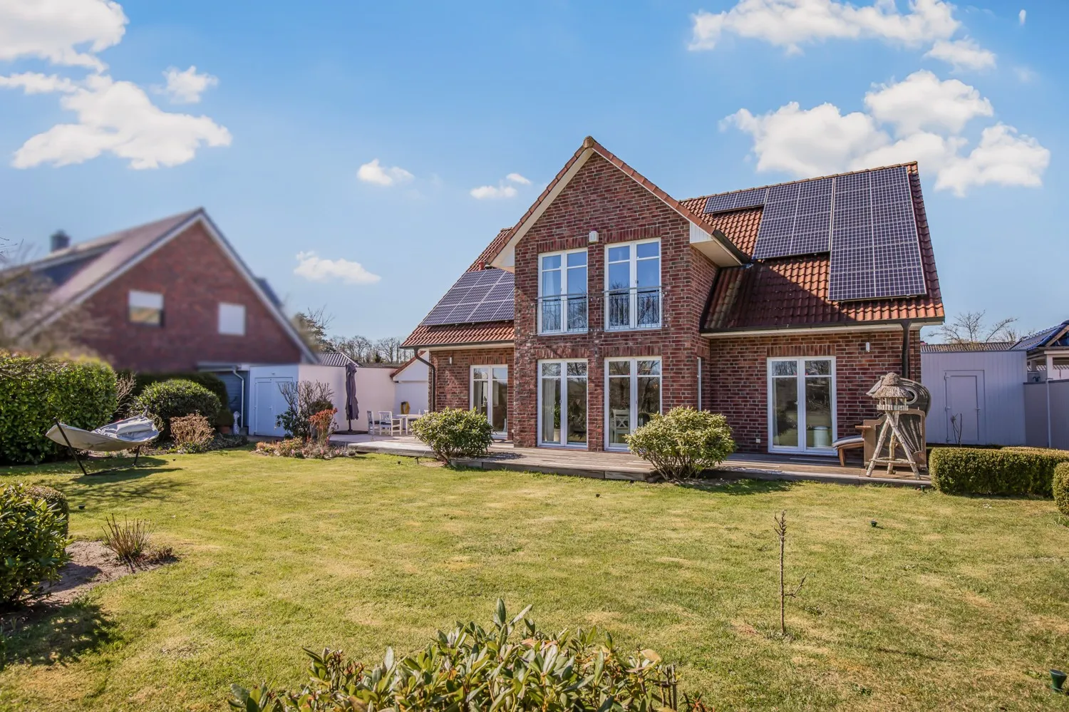 Your home directly on the Kiel Canal – energy-efficient, modern, maritime