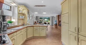 von_poll_real_estate_property_25053094_image_2