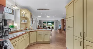 von_poll_real_estate_property_25053094_image_2