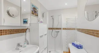 von_poll_real_estate_property_25053094_image_1