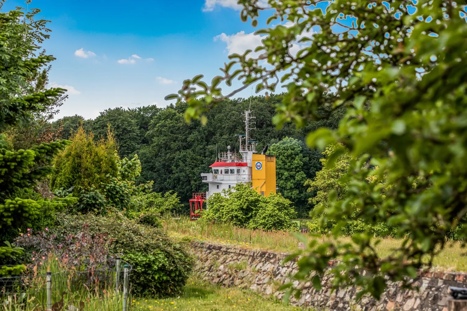 Wohnen mit Schiffsverkehr: Charmantes Einfamilienhaus mit Einliegerwohnung am Nord-Ostsee-Kanal