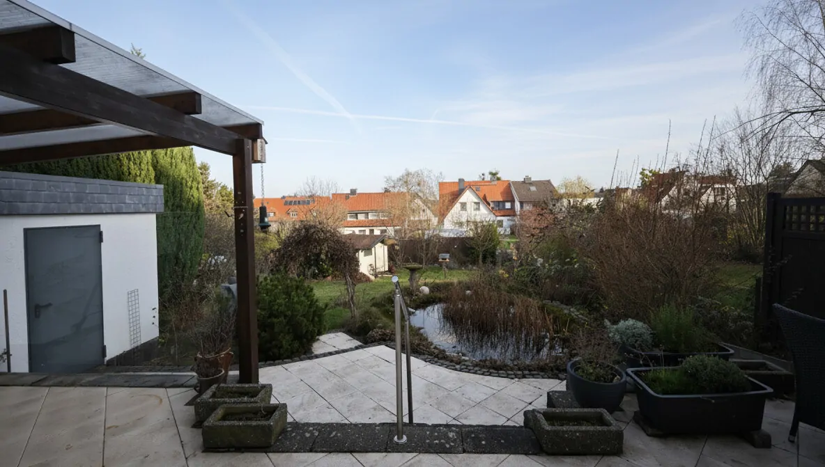 Terrasse teilweise überdacht