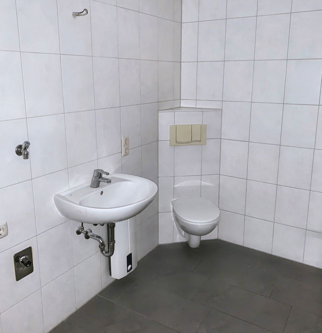 Bad 1.OG Mitte
