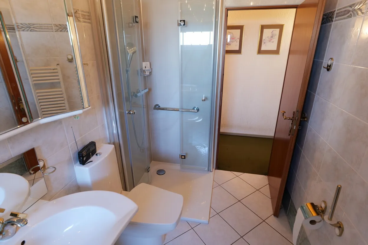 Badezimmer Ansicht 2
