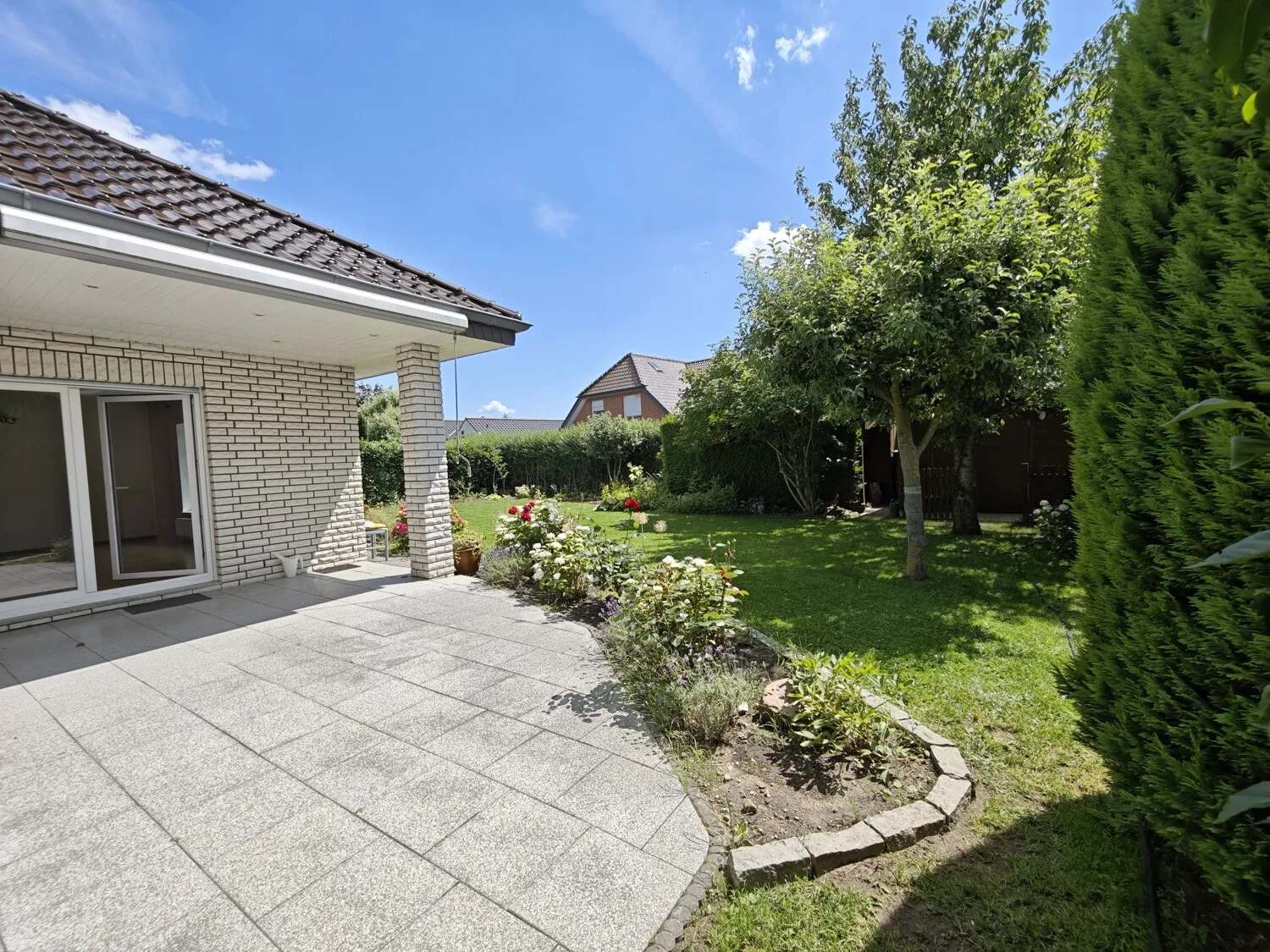 großzügige Terrasse