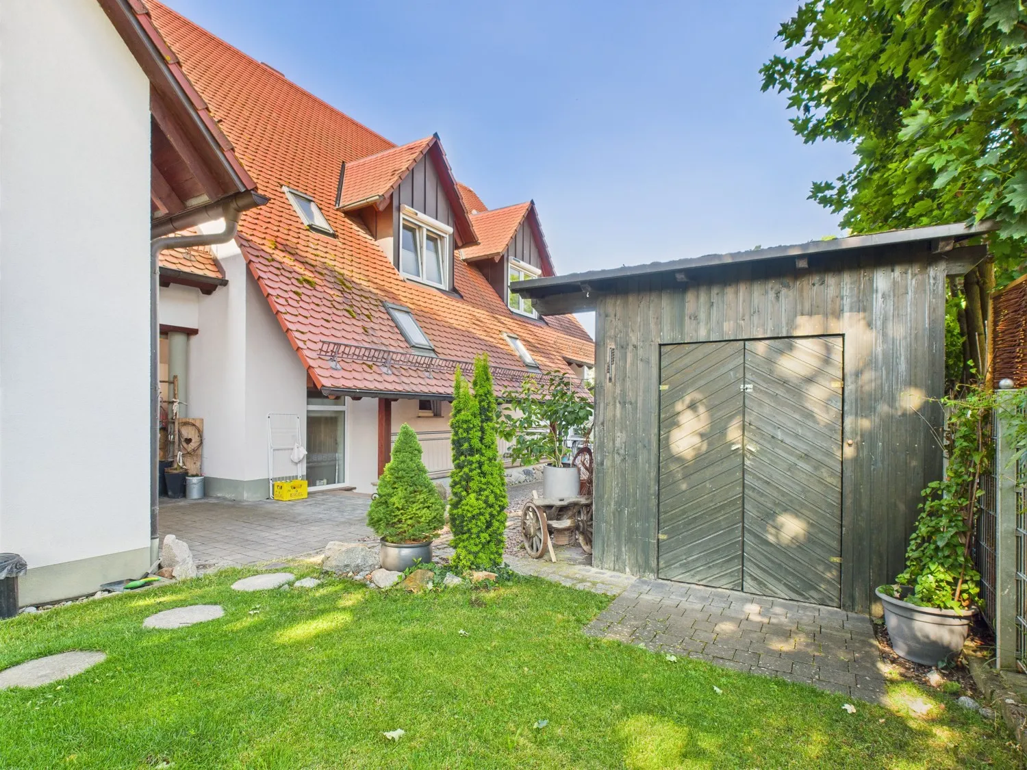 Nordansicht mit Gartenstück