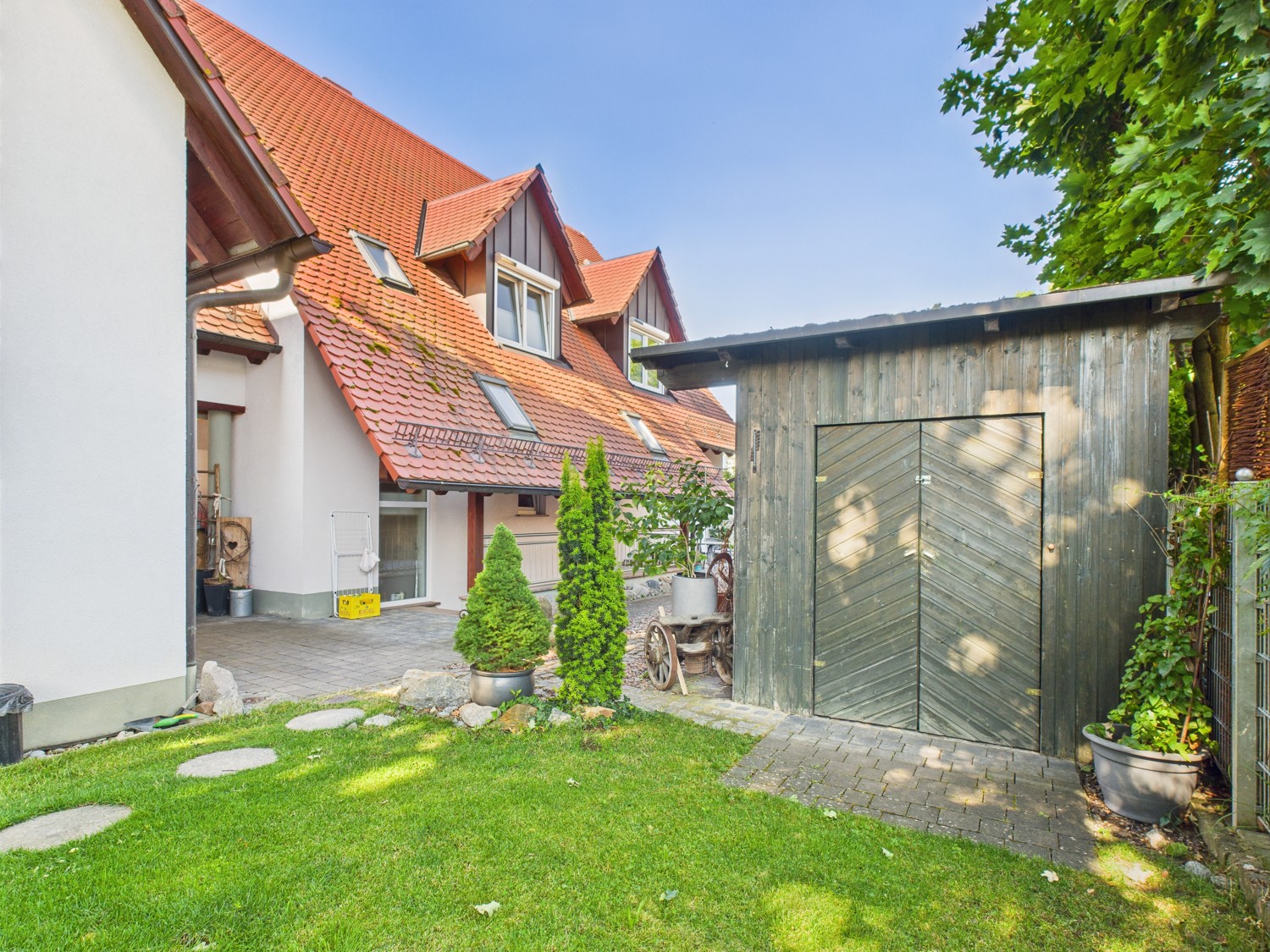 Nordansicht mit Gartenstück