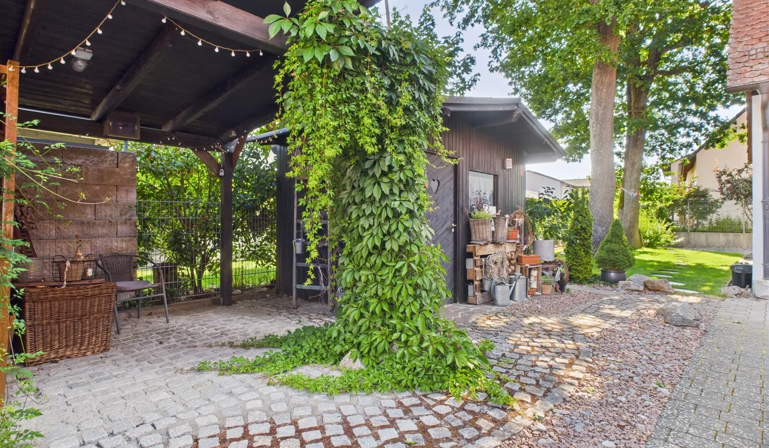 überdachter Freisitz zum Verweilen