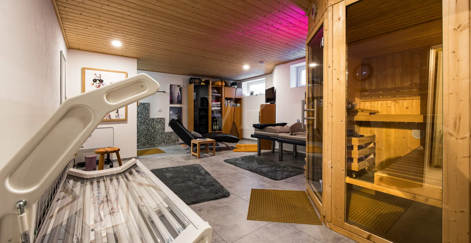 Wellnesstraum mit Sauna, Solarium und Dusche
