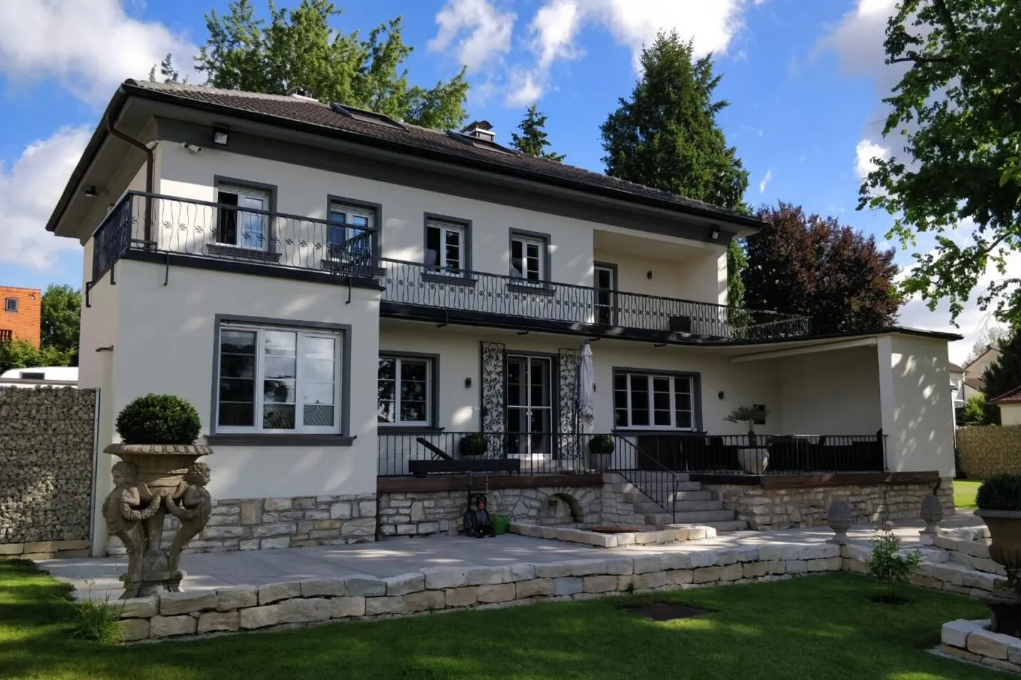 Ansicht Villa von Garten aus